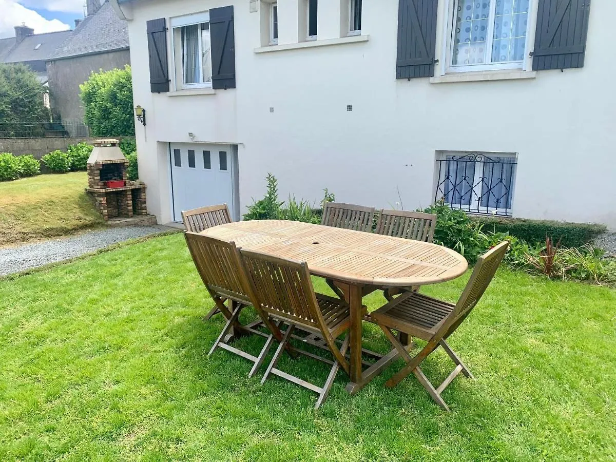 Breton Cottage Near Armorique Natural Park Guerlesquin 度假居